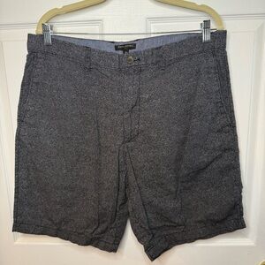 Banana Republic Men's Gray Shorts with a Circular Polka Dot Pattern Size 36 GUC